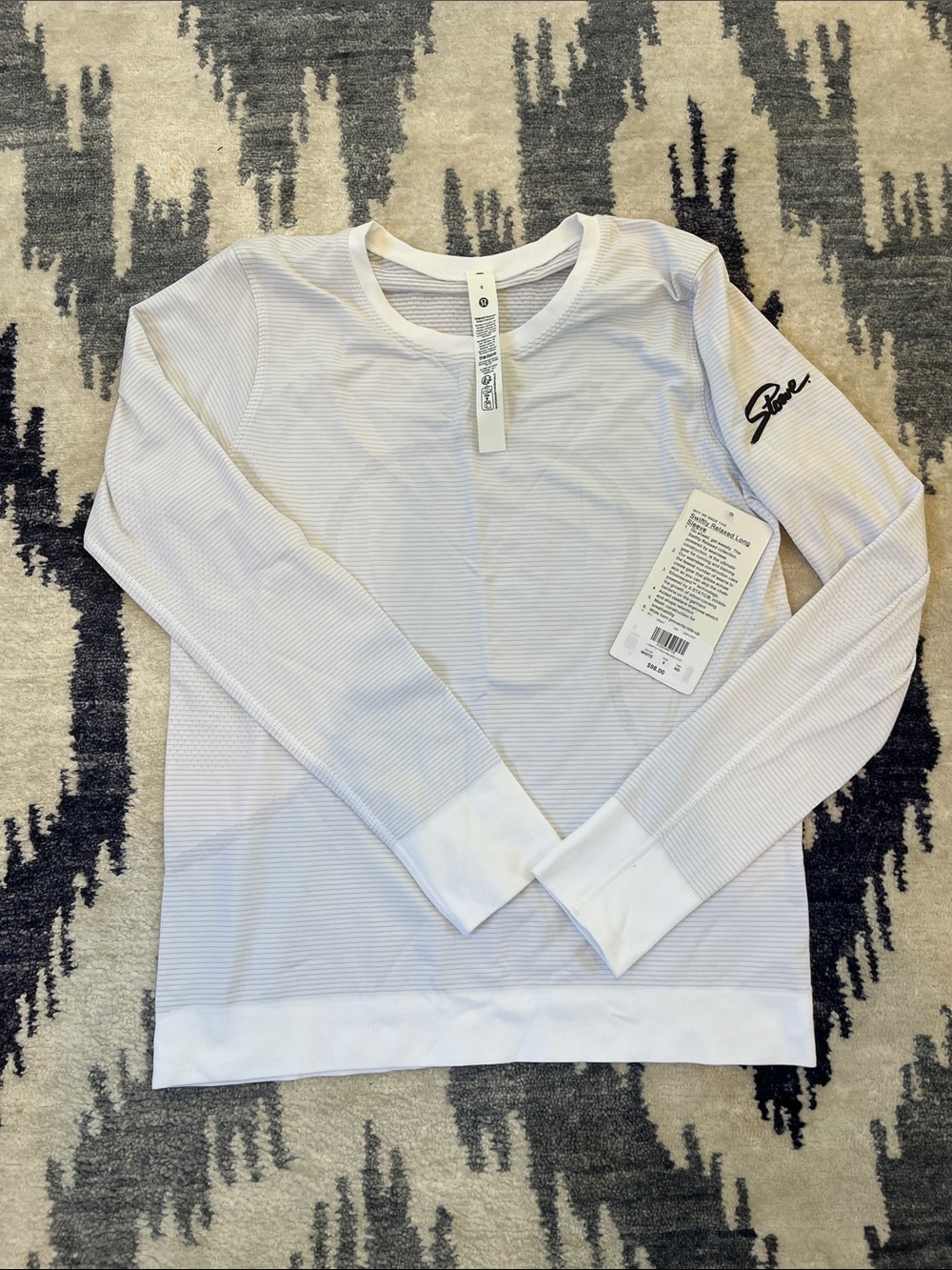 NEW - lululemon Swiftly Relaxed Long Sleeved, size 6, Stowe logo on sleeve